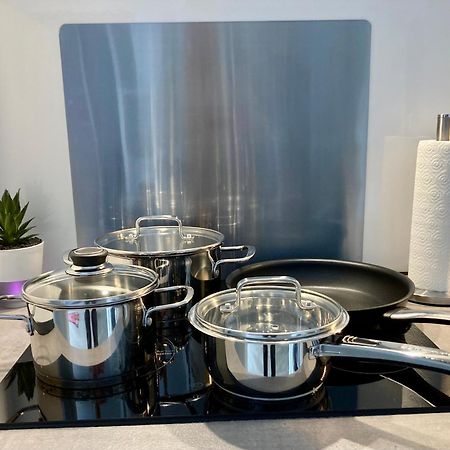 Living At Saarpartments - Adultsonly - Business & Holiday Homes With Kitchen For Long- And Short Term Stay, 3 Min To St Johanner Markt And Points Of Interest Saarbruecken Ngoại thất bức ảnh